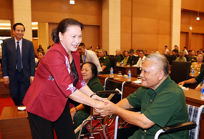Chủ tịch Quốc hội Nguyễn Thị Kim Ngân gặp mặt các thương binh nặng tiêu biểu toàn quốc năm 2019.
