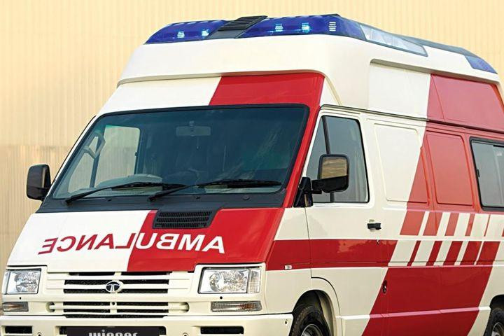 Tại sao chữ 'Ambulance' trên xe cấp cứu lại được ghi thành 'ecnalubmA'?