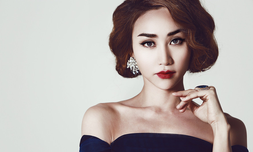 'Nữ hoàng khiêu vũ' tỏ ra rất cầu kỳ trong việc thiết kế thiệp mời và tổ chức đám cưới với ông xã Việt kiều vào ngày 9/2 tới.