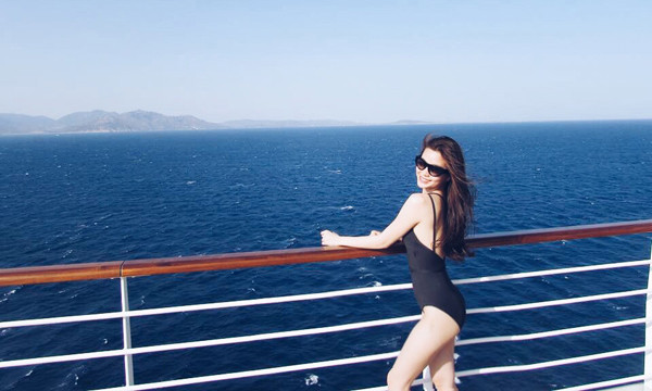 Mới đây Diễm Trang đã có chuyến đi du lịch châu Âu. Người đẹp khoe thân hình quyến rũ trên du thuyền khi đi tắm biển.