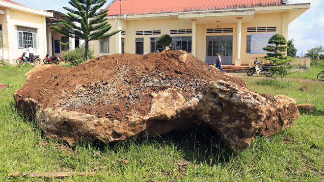 Tảng đá quý nặng 20 tấn