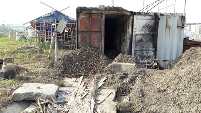 Hiện trường nơi chiếc container bị cháy khiến 2 công nhân bị bỏng