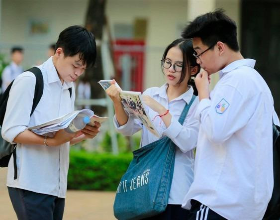 Thí sinh dự thi vào lớp 10 tại Hà Nội. Ảnh: Như Ý