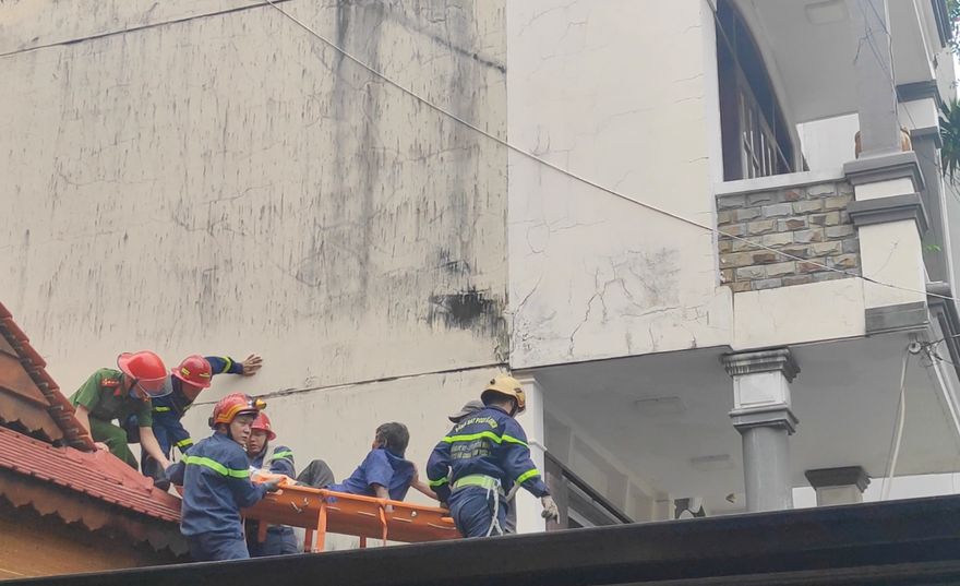 Rơi từ tầng 3 khi đang sơn tường, người đàn ông thoát chết nhờ mái ngói nhà hàng xóm