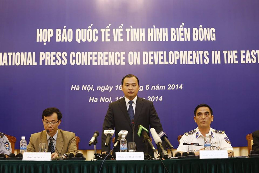 Ông Lê Hải Bình, Quyền Vụ trưởng Vụ Thông tin báo chí, Người phát ngôn Bộ Ngoại giao Việt Nam, tại họp báo chiều 16/6. Ảnh: Như Ý