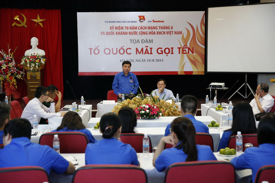 Anh Nguyễn Mạnh Dũng - Bí thư thường trực T.Ư Đoàn phát biểu khai mạc tọa đàm "Tổ quốc mãi gọi tên". Ảnh: Hồng Vĩnh