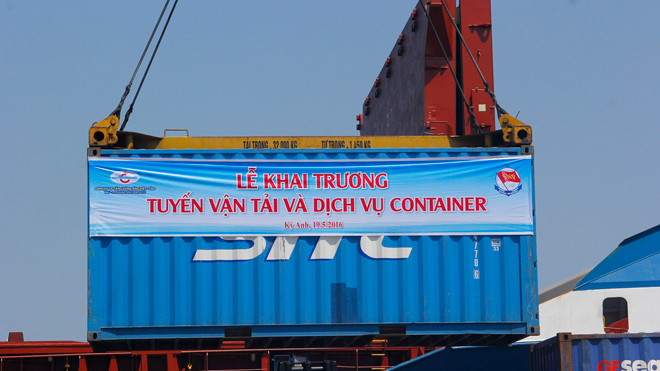 Những chuyến hàng đầu tiên bằng Container qua cảng Vũng Áng