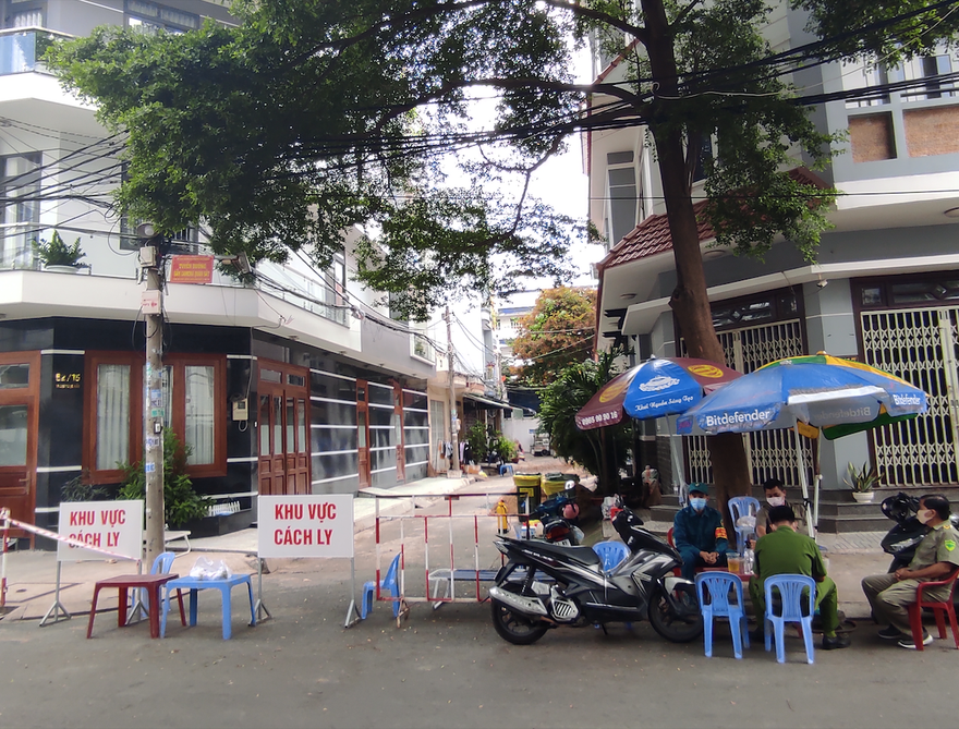 TPHCM cách ly 17 nhà dân liên quan ca tái dương tính về từ Guinea Xích đạo