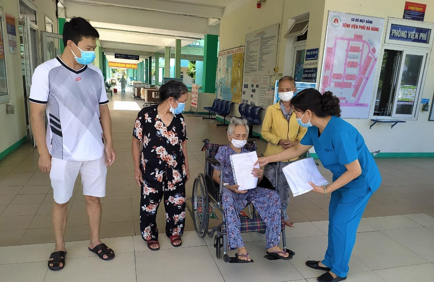 Nữ bệnh nhân 101 tuổi tại Đà Nẵng được xuất viện sáng nay 1/9