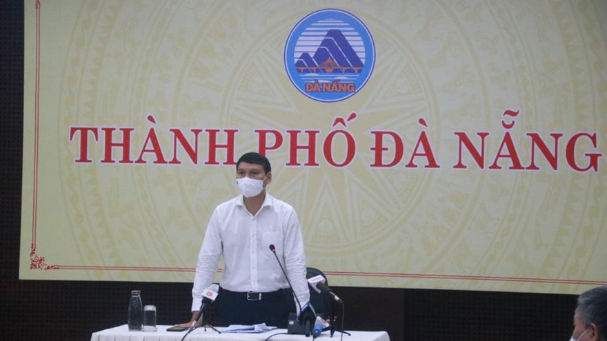 Phó chủ tịch TP Đà Nẵng ông Hồ Kỳ Minh chủ trì họp báo chiều 24/8 - ảnh Nguyễn Thành 