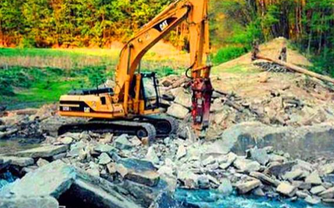 Máy xúc thường được sử dụng để giúp các nhà khảo cổ khai quật mộ cổ. Ảnh: KK News.