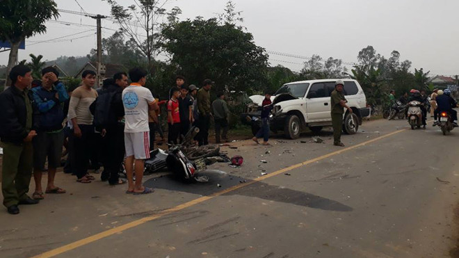  Hiện trường vụ tai nạn làm ba thanh niên tử vong tại chỗ.