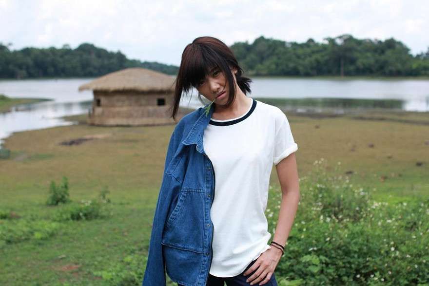 Hari Won với tạo hình lạ lẫm trong bộ phim 'Trùm cỏ'.