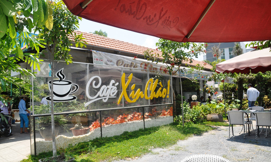 Quán cà phê Xin chào. Ảnh Việt Văn.
