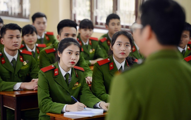 Bao nhiêu nữ sinh may mắn được lọt vào Học viện Cảnh sát nhân dân?