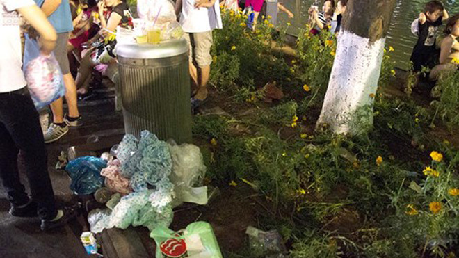 Không để tái diễn tình trạng ngập rác sau pháo hoa