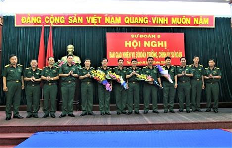Lãnh đạo Quân khu 7 chúc mừng các đồng chí được điều động, bổ nhiệm chức vụ mới