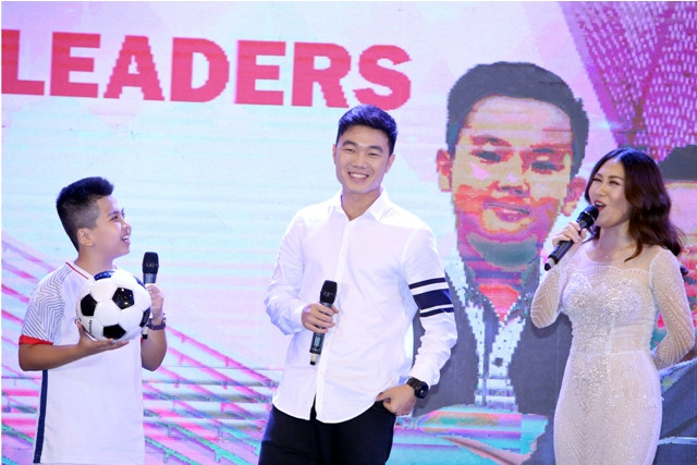 Lương Xuân Trường, Đức Phúc 'truyền lửa' ở lễ tốt nghiệp Apax English