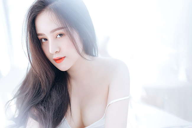 Bà Tưng lại tái xuất, gợi cảm và dịu dàng hết nấc