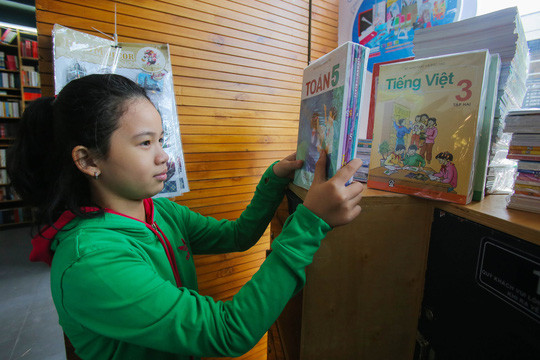 Các loại sách trở thành gánh nặng của phụ huynh, học sinh đầu năm họcẢnh: Hoàng Triều