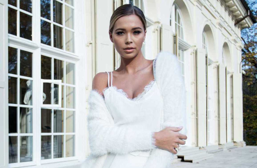 Mỹ nhân Ba Lan khoe vòng 1 căng tròn, chân thon dài quyến rũ