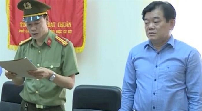 Ông Hoàng Tiến Đức (phải ảnh)- GĐ Sở GD&ĐT Sơn La