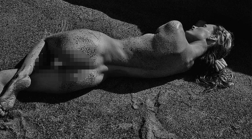 Thật khó rời mắt khỏi ảnh khoả thân đẹp như tạc tượng của chân dài đến từ Litva 