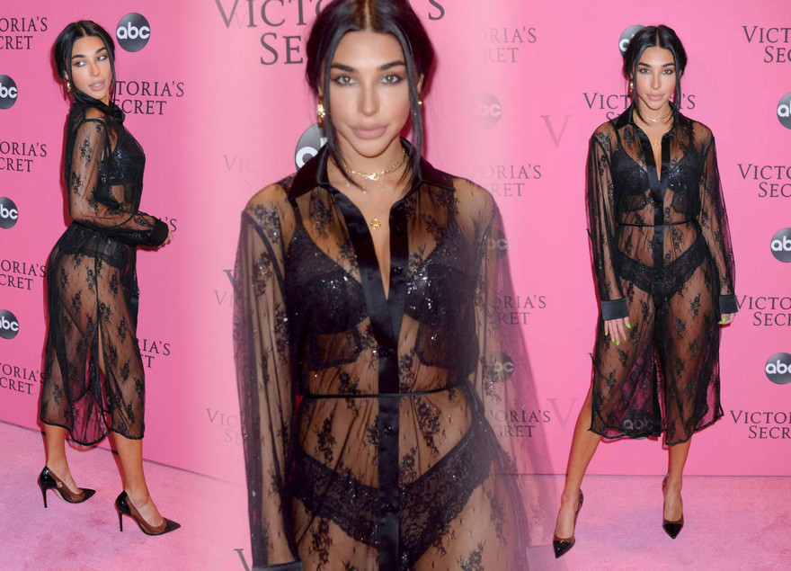 Chân dài 9x Chantel Jeffries khoe thân táo bạo với váy xuyên thấu