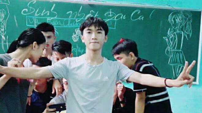 Nam sinh dũng cảm cứu người giữa dòng nước lũ