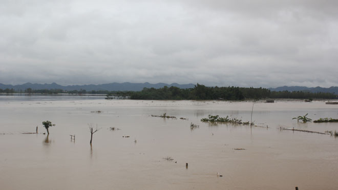 Chùm ảnh huyện nghèo Nghệ An ngập trong lũ