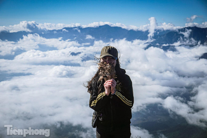 Bay bổng với 'biển mây' trên nóc nhà Y Tý cao gần 3.000m