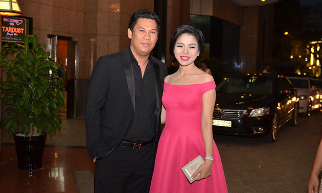 Lệ Quyên xinh đẹp cùng chồng tới đám cưới Tuấn Hưng