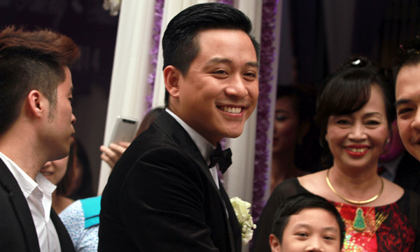 Tuấn Hưng cười tít mắt đi rước dâu