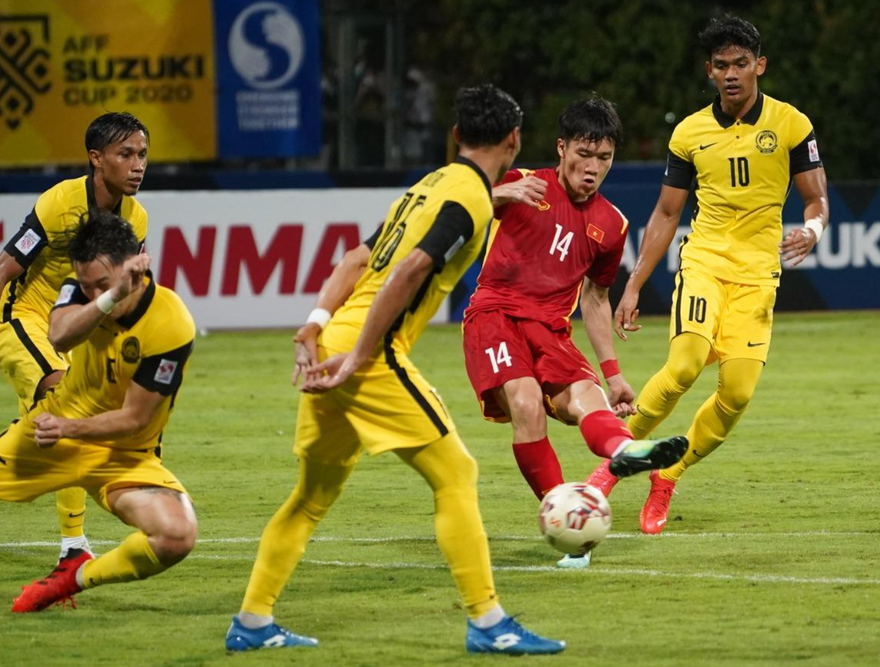 Trang chủ AFF Cup: Hoàng Đức thống trị tuyến giữa, ghi bàn cho vui