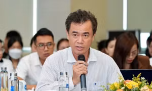 Bao giờ TPHCM 'khai tử' xe máy giao hàng chạy xăng?
