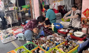 Hàng giả công khai giữa ban ngày: Vì sao vẫn có 'đất sống'?