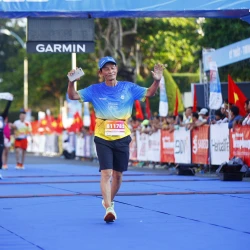 U80 hoàn thành cự ly chạy 21km: ‘Không già hay trẻ, cứ thể thao là khoẻ’