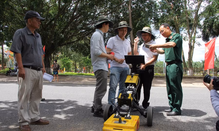 Huy động chuyên gia, radar xuyên đất tìm kiếm hài cốt liệt sĩ ở Quảng Ngãi