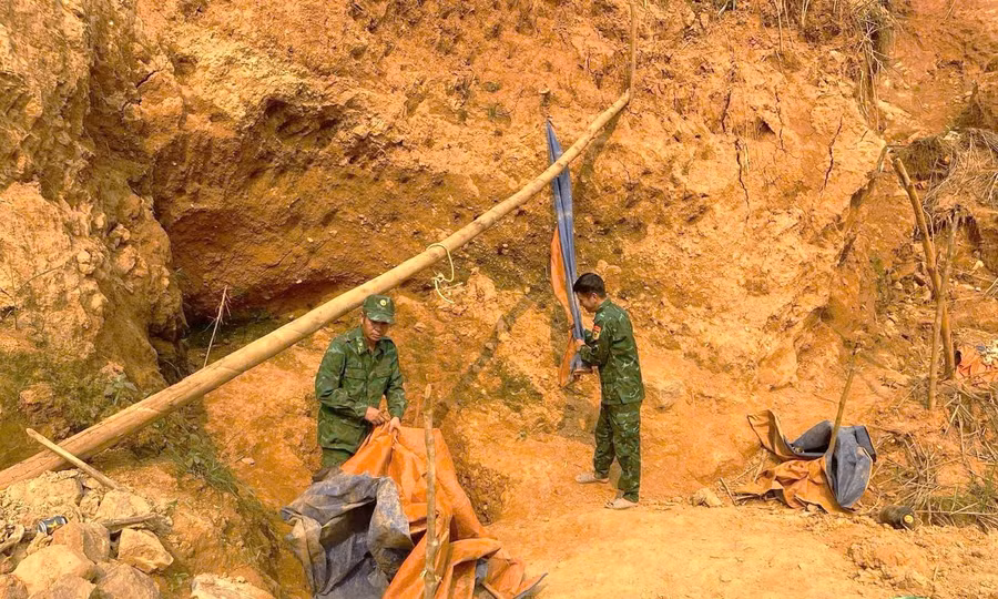 Truy quét 'điểm nóng' đào đãi vàng trái phép tại Huế