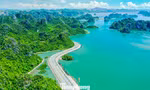 Ngắm vịnh Bái Tử Long từ tuyến đường bao biển đẹp nhất Việt Nam