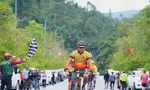 Hơn 400 vận động viên tham gia giải đua xe đạp ‘Về miền di sản’