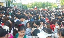 Cảnh tượng chưa từng có ở Nhà hát Lớn Hà Nội lúc 3h sáng 