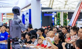 Lượng khách kỷ lục đổ về triển lãm 80 năm thành tựu đất nước