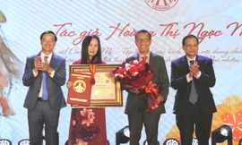 Tập thơ vừa ra mắt đã xác lập Kỷ lục Việt Nam