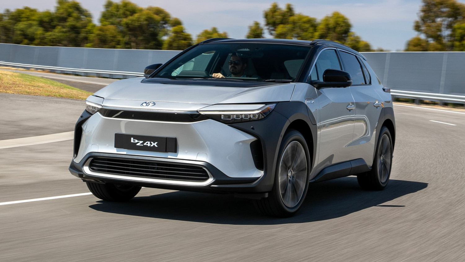 Kế hoạch xe điện của Toyota bị ảnh hưởng