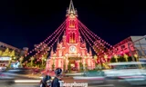 'Thánh đường hồng' 150 tuổi rực rỡ mùa Giáng sinh