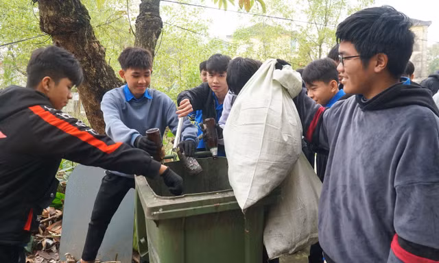 Trường học dạy học sinh cách sống xanh