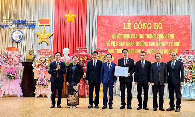 Sáp nhập Cao đẳng Y tế Huế vào Trường Đại học Y dược - Đại học Huế