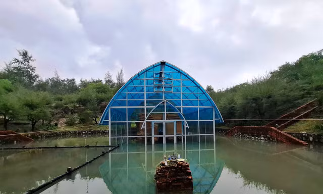 Xót xa tháp Chăm nghìn năm tuổi tại Huế bị ngâm nhiều ngày giữa nước lớn, dân lo sập đổ