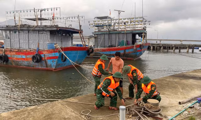 Huế dự báo mưa lớn trên 500mm, kêu gọi tàu thuyền vào bờ
